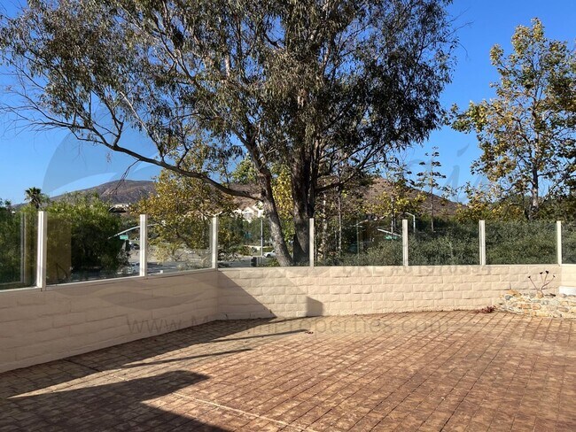 Building Photo - RE: Spacious End-Unit Townhome in Gated Chapala Community, Eastlake