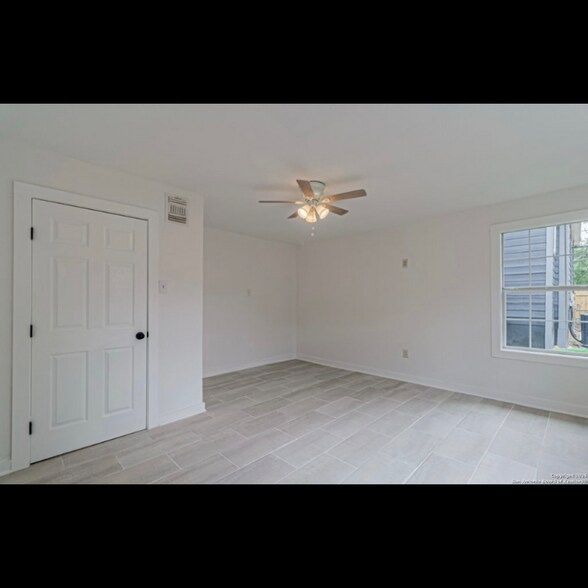 Building Photo - 210 N San Jacinto St