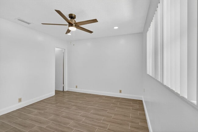 Building Photo - 600 S Mangonia Cir