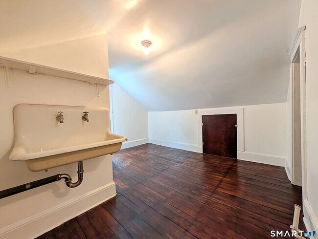 Building Photo - 226 Brightwood Ave