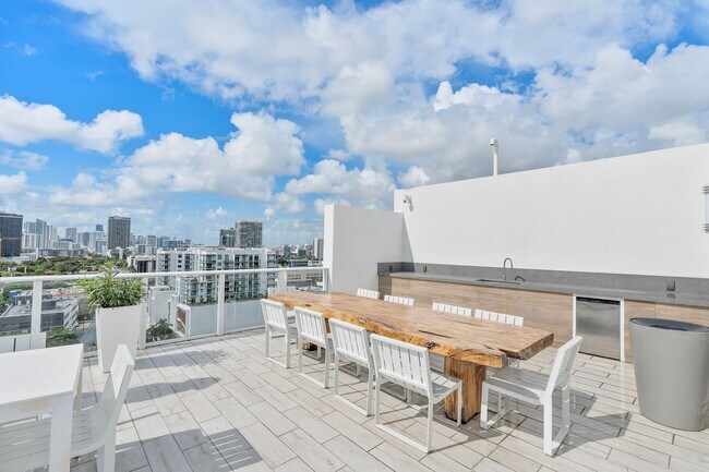 Building Photo - 4250 Biscayne Blvd