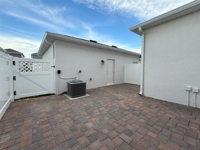 Building Photo - 1991 Stake Out Wy