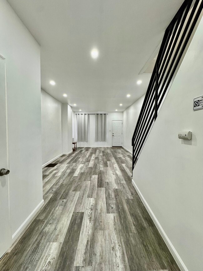 Building Photo - 1828 E Orleans St