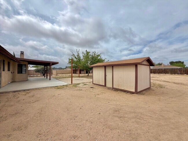 Building Photo - 7742 Oxford Ave