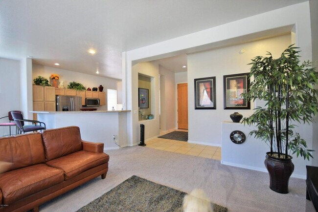 Building Photo - 483 W Carob Dr