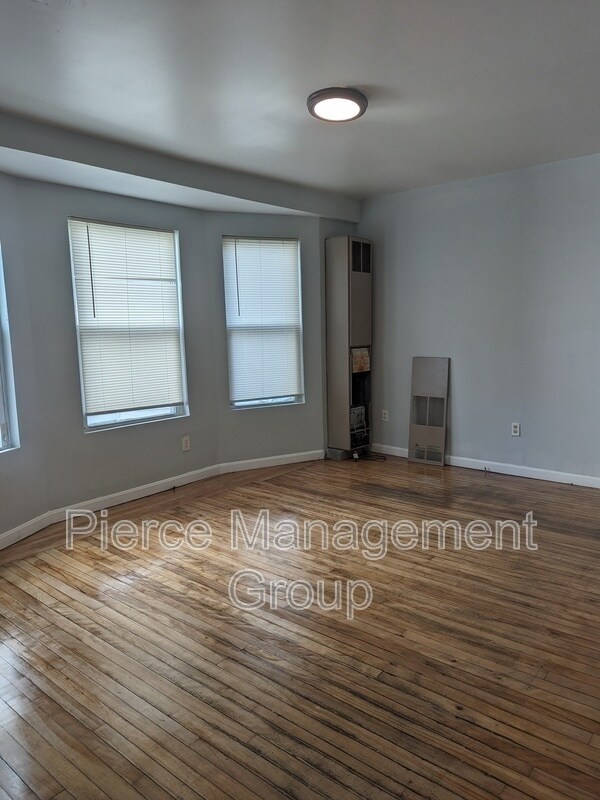 Building Photo - 529 Massabesic St