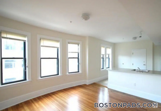 Building Photo - 881 Massachusetts Ave