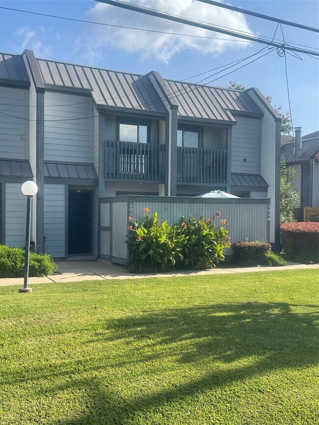 Building Photo - 5056 Glenmont Dr