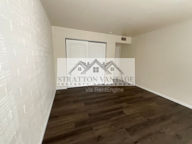 Building Photo - 6936 E 4th St