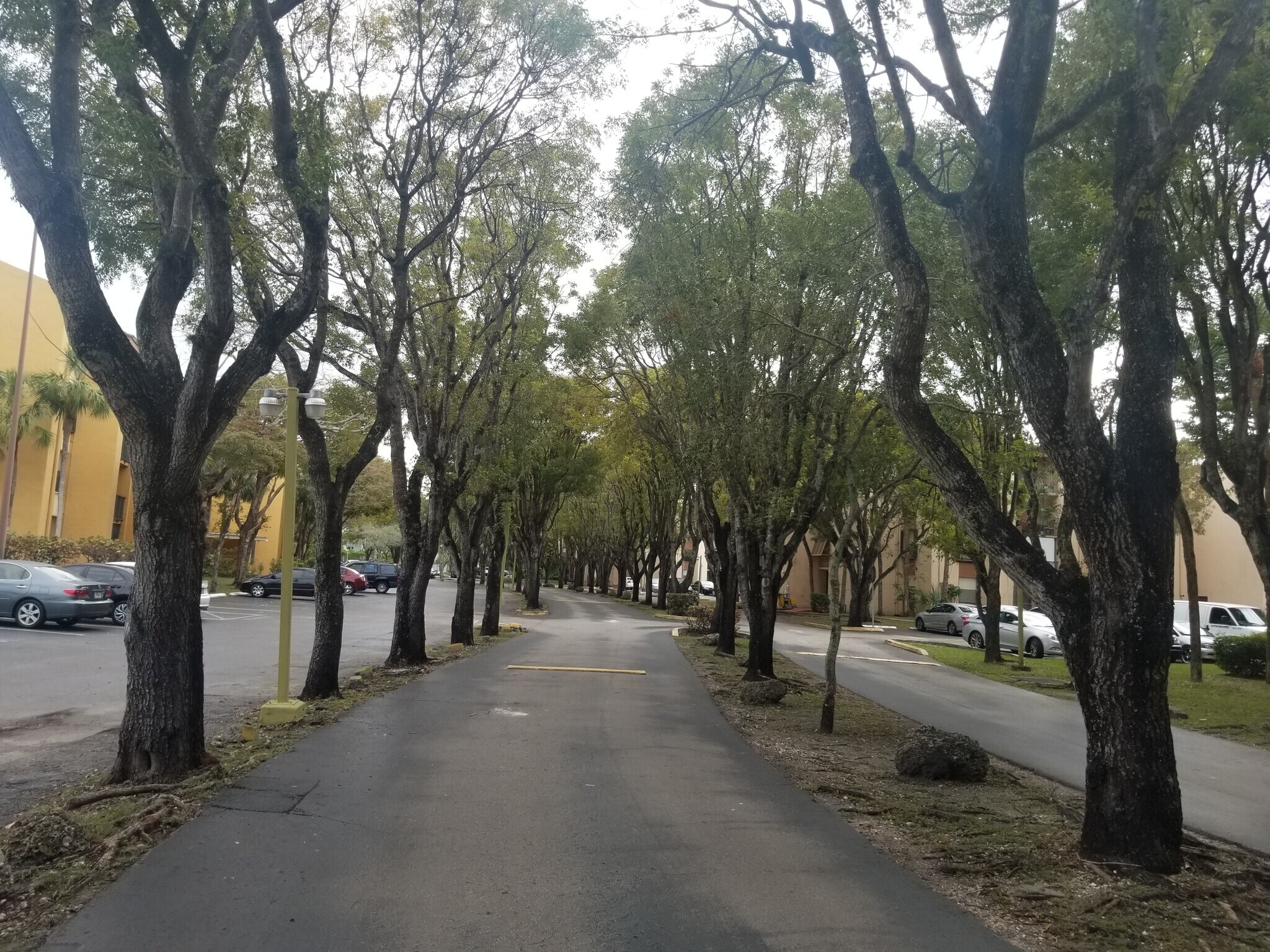 Building Photo - 14421 N Kendall Dr