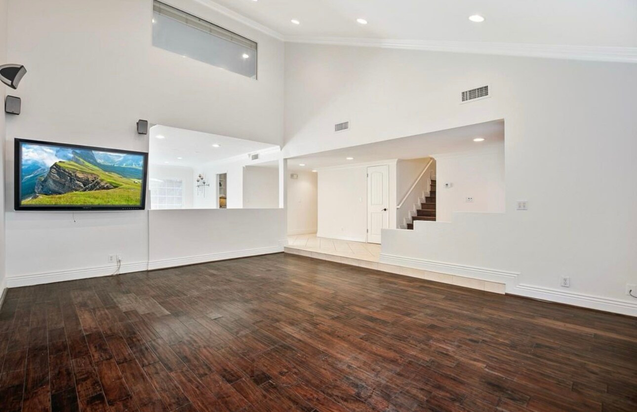 Building Photo - 5954 Wilkinson Ave