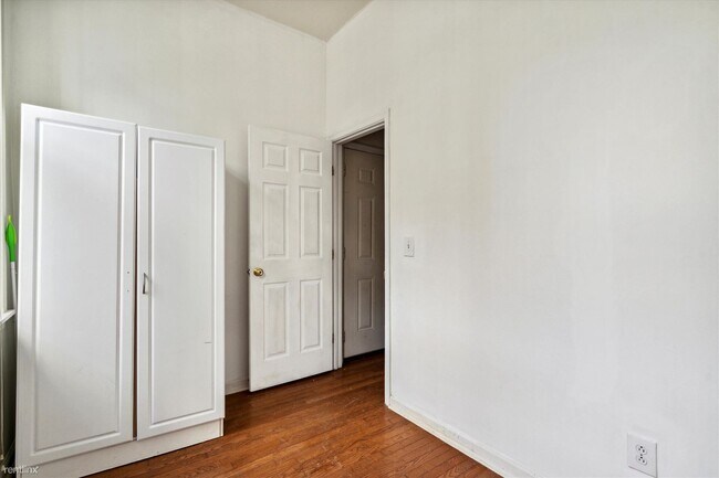 Building Photo - 2 br, 1 bath Triplex - 1812 W BERKS ST Unit A