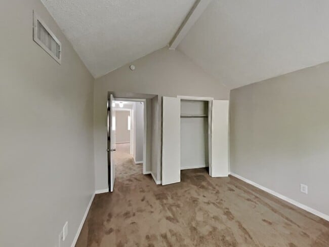 Building Photo - No App Fee. $500 Off 1st Months Rent with ...
