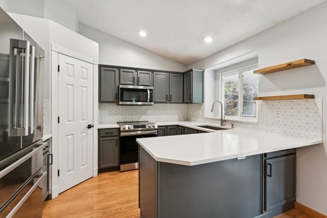 Building Photo - 5998 S Wallflower Pl