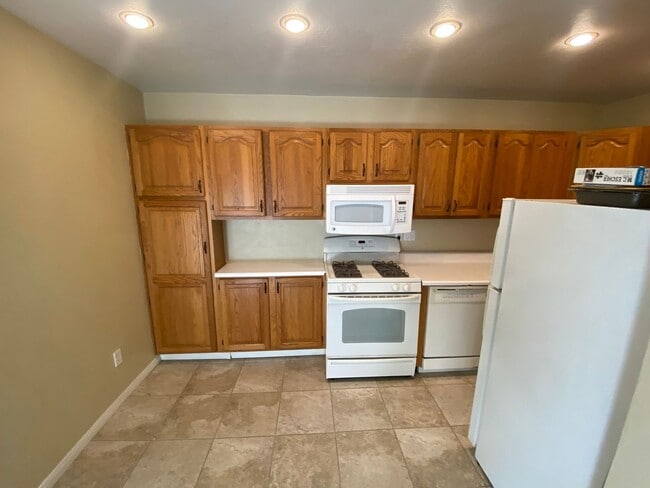 Building Photo - kl303r