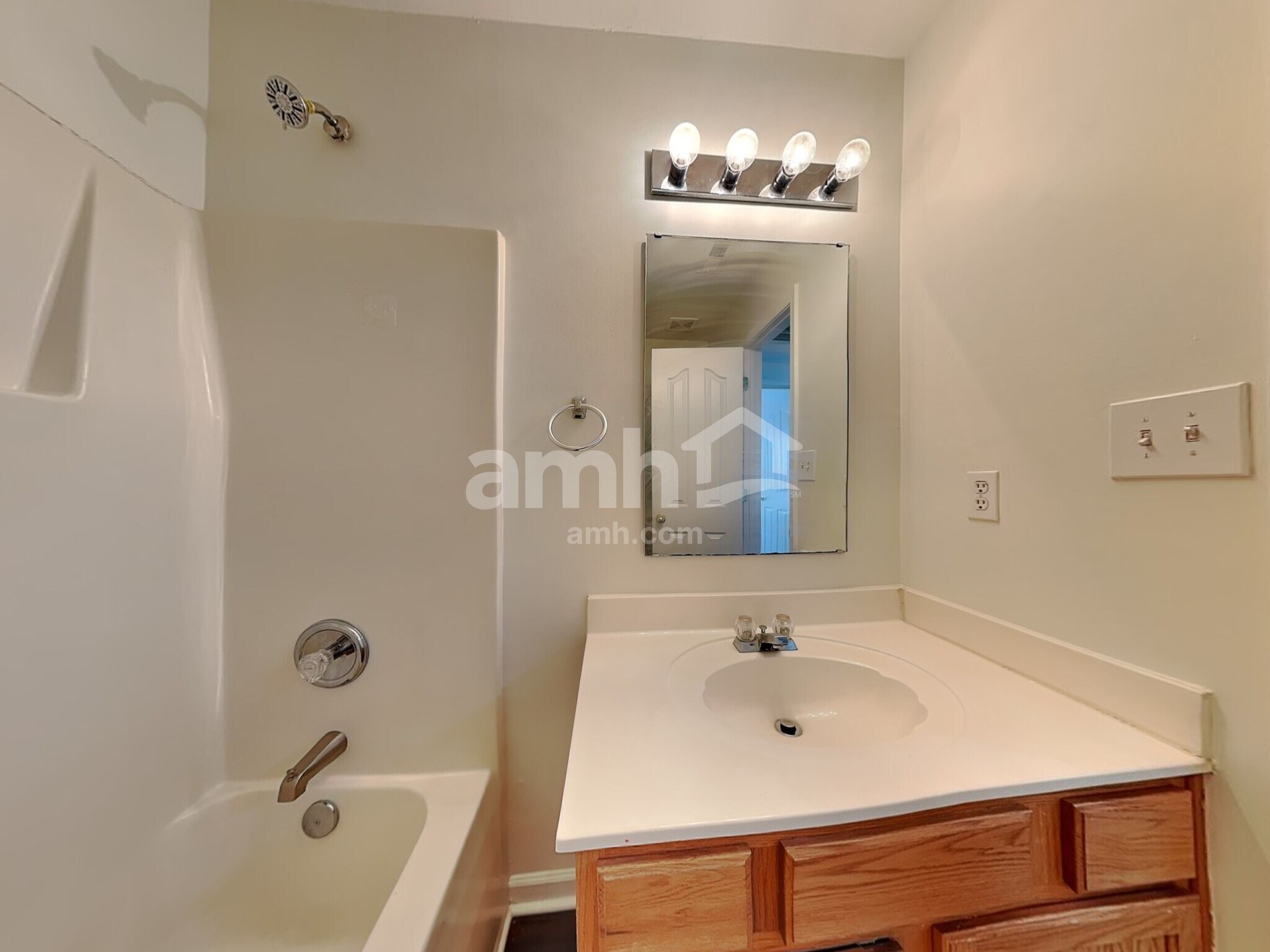 Building Photo - 108 Hampshire Dr