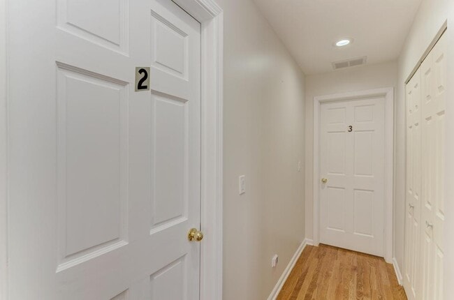 Building Photo - 4544 N Oriole Ave