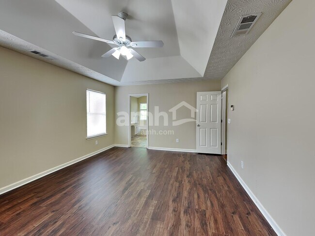 Building Photo - 1728 Silverchase Dr SW