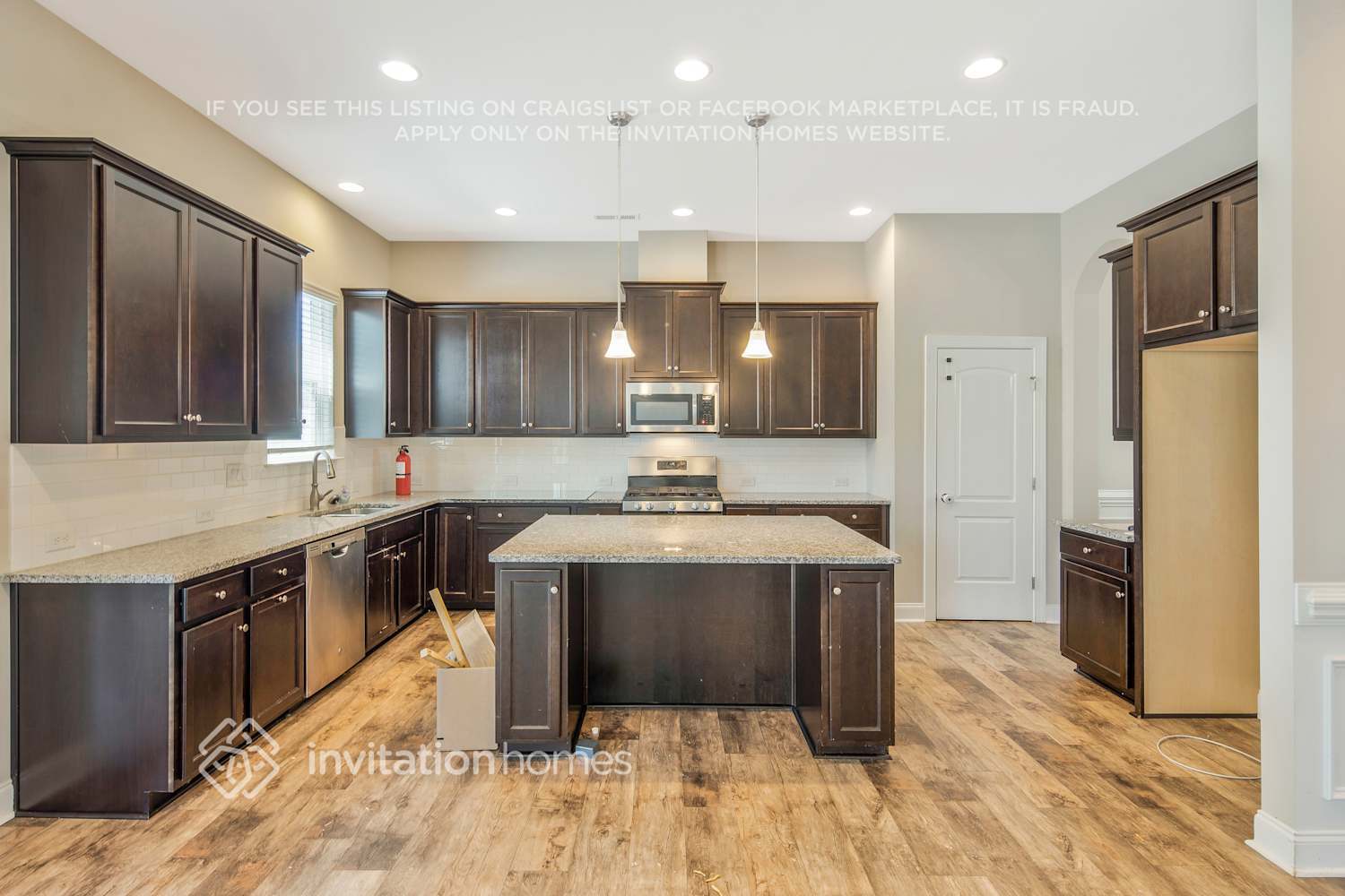 Building Photo - 1400 Thessallian Ln