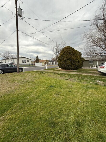 Building Photo - 600 NE 3rd St