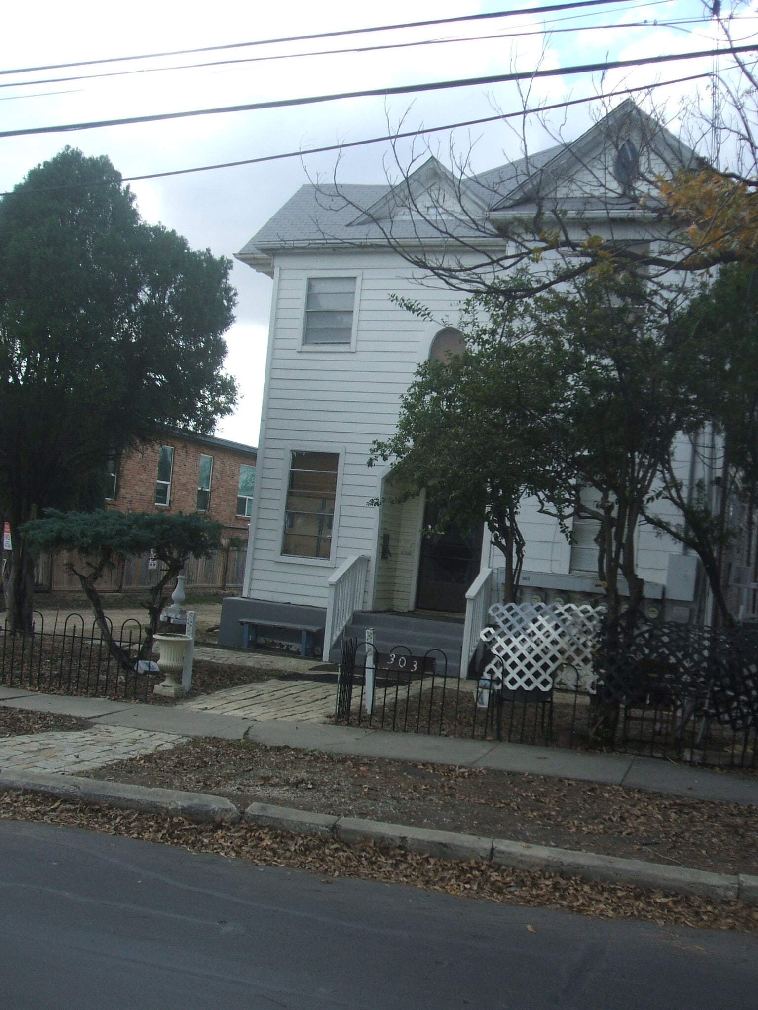 Building Photo - 303 Howard St.