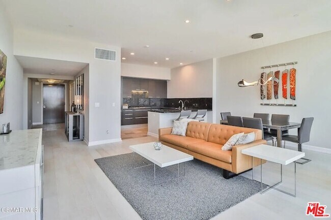 Building Photo - 900 W Olympic Blvd