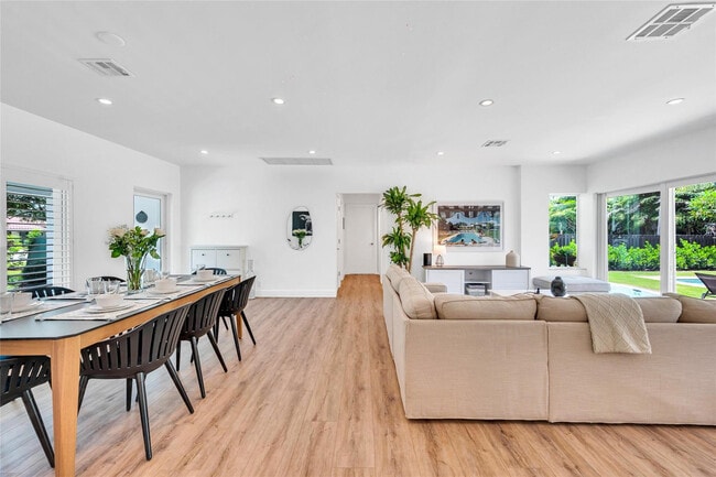 Building Photo - 549 NE 14th Ave