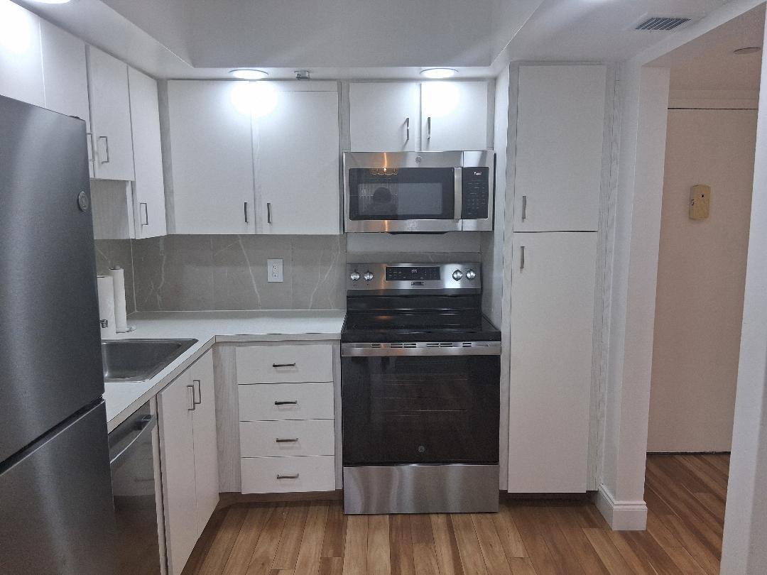 Kitchen - 1000 Saint Charles Pl