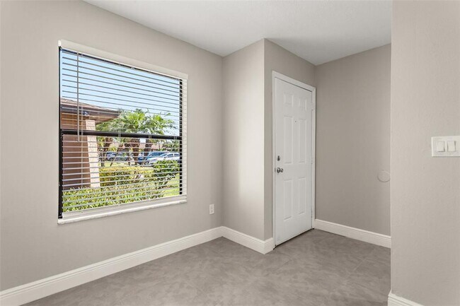 Building Photo - 2024 Trinidad Ct