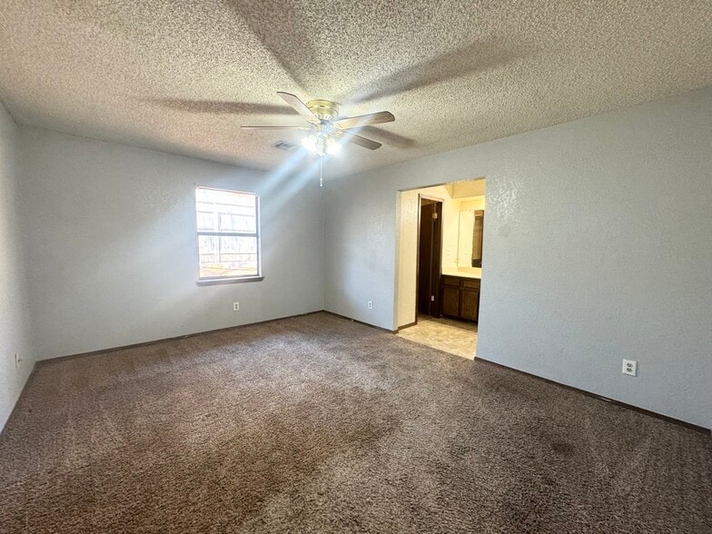 Building Photo - 9821 Larkspur Ln