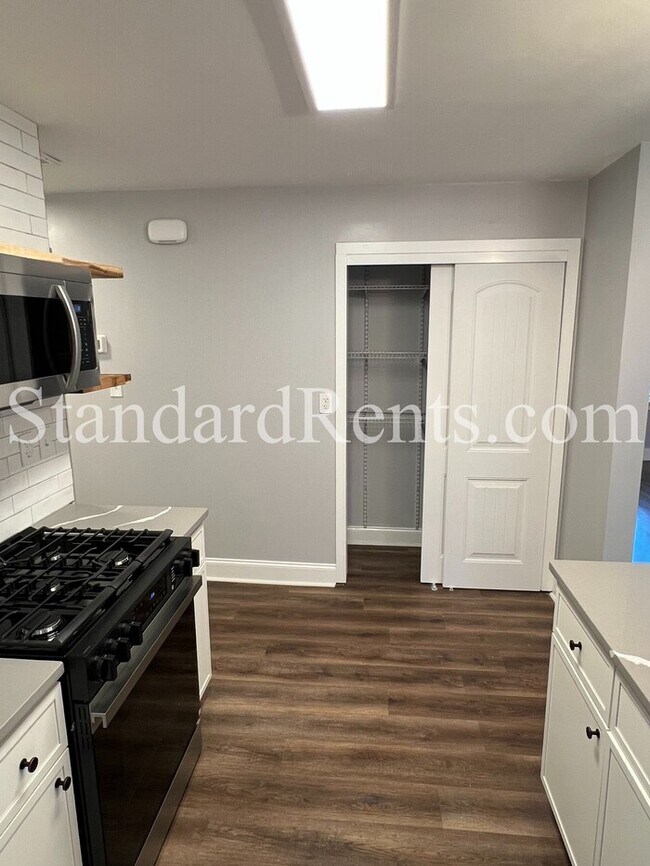 Building Photo - Updated West Midtown Bungalow