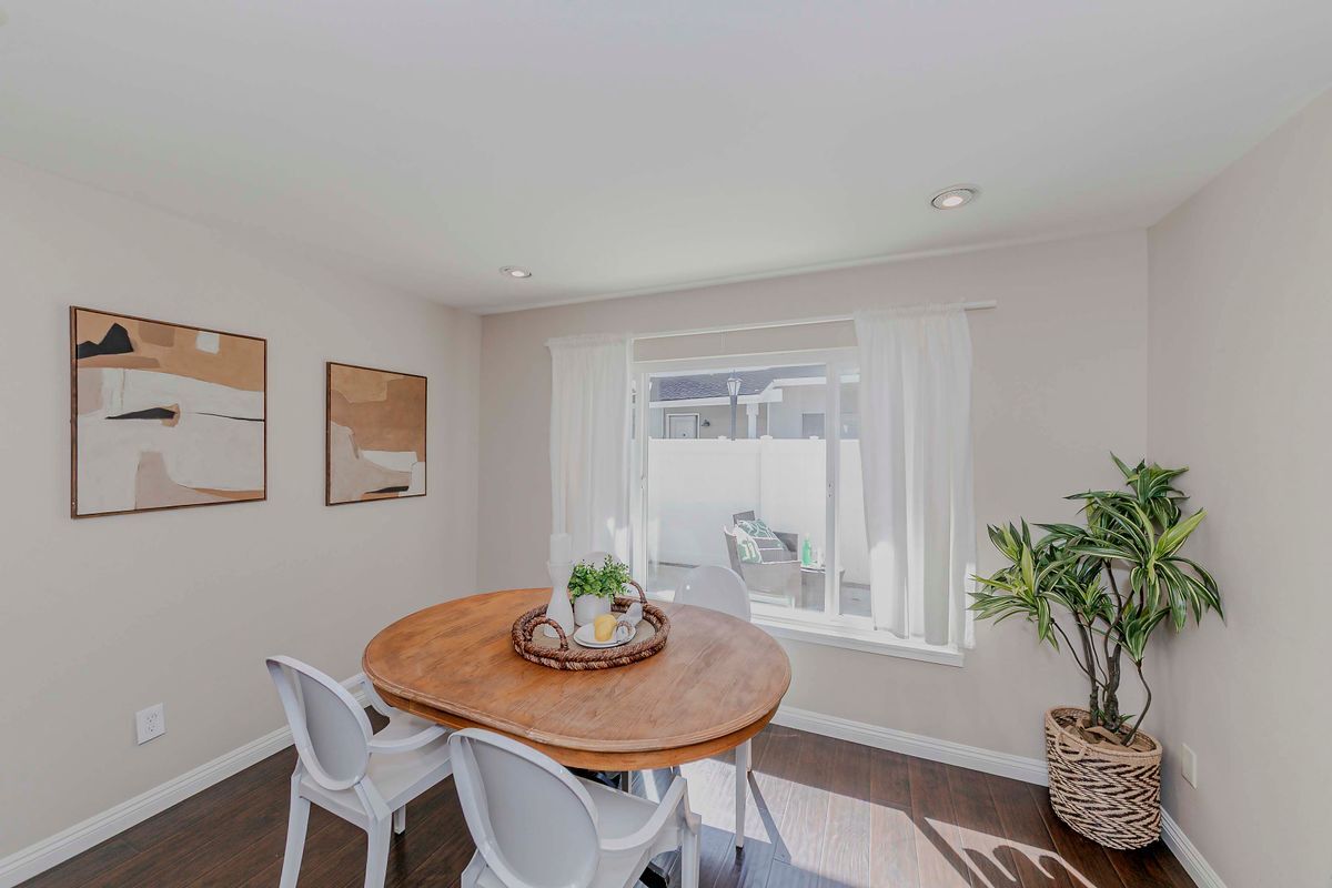 Building Photo - 2422 Coventry Cir