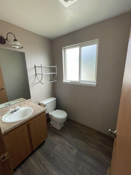 Bathroom 1/2 1st Floor - 10 107th St SE