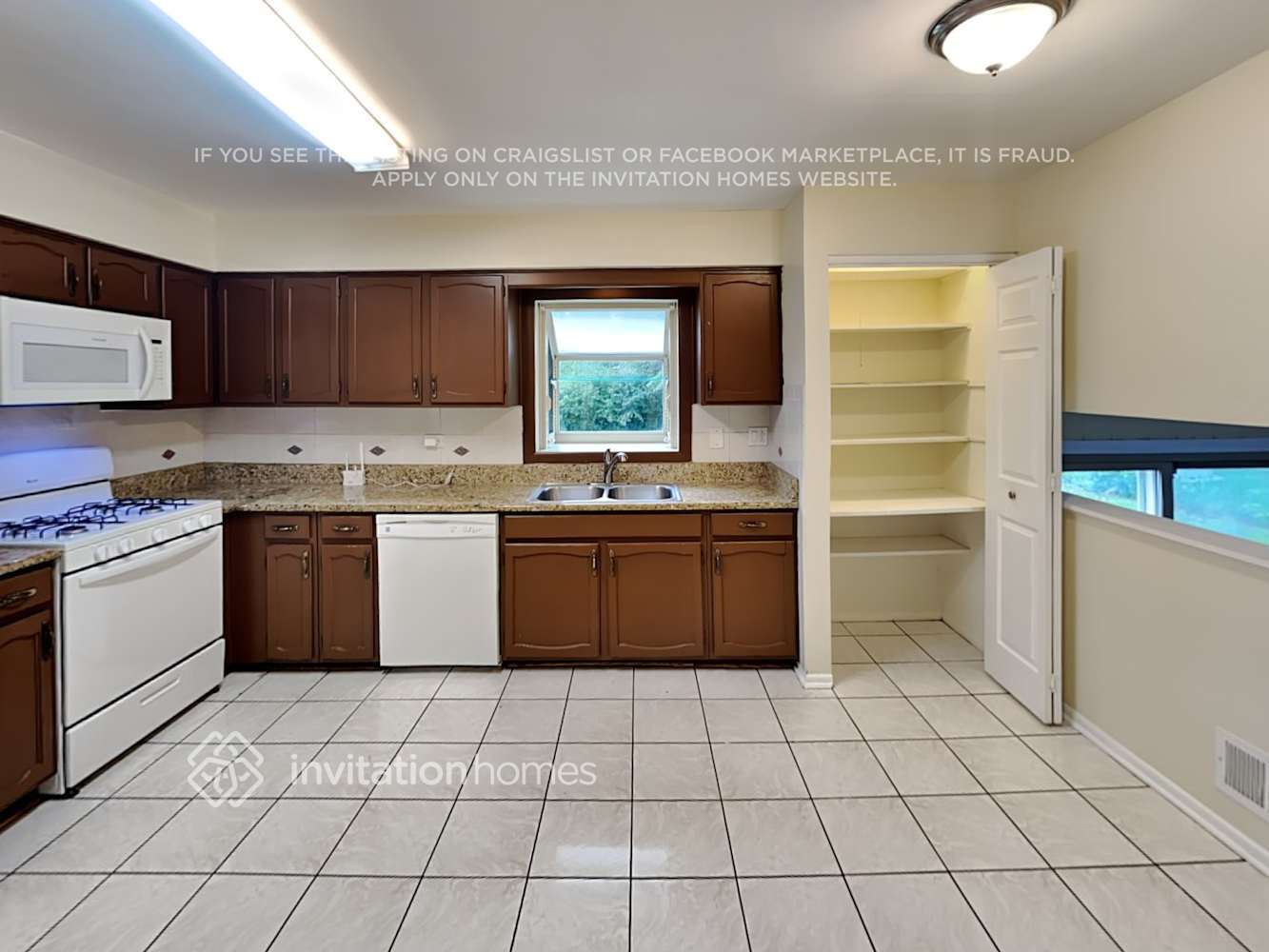 Building Photo - 23017 Lakeshore Dr