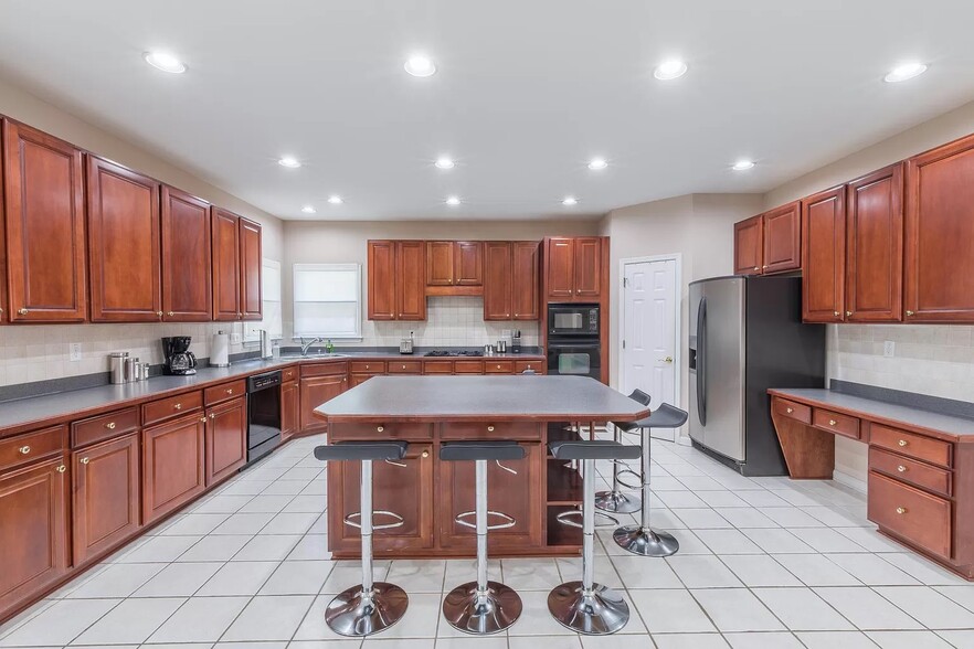 Building Photo - 1702 Clay Brooke Ct SE