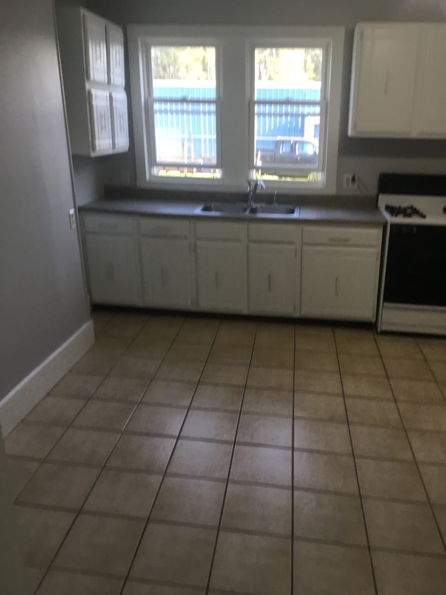 Building Photo - 1705 W 15th St