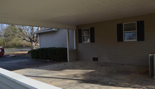 Building Photo - 1901 Steeplechase Ct