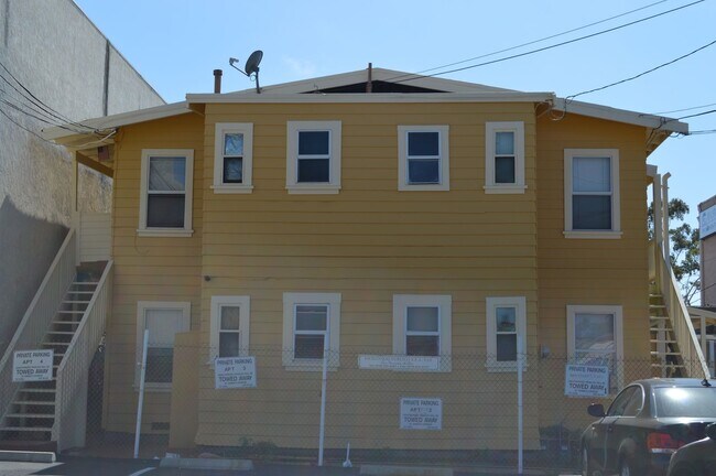 Building Photo - Money Apartment Building - 2