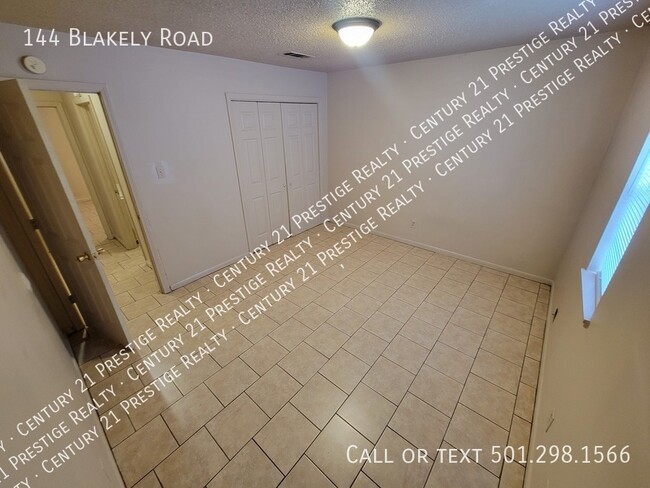 Building Photo - 144 Blakely Rd