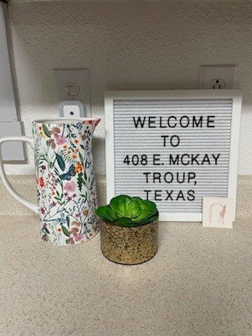 Building Photo - 408 E McKay St