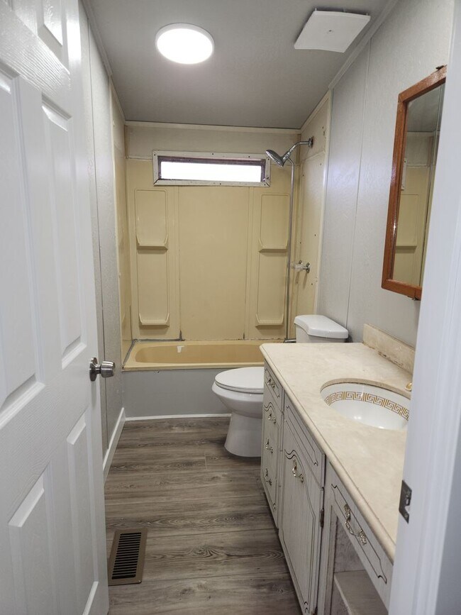 Building Photo - 3-bedroom 2 bath House