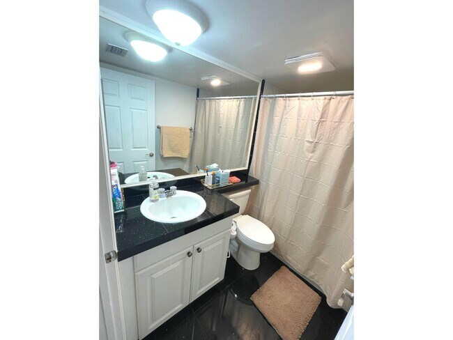 Building Photo - 2805 SW 22nd Ave