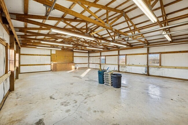 Building Photo - 353 Branham Mill Rd