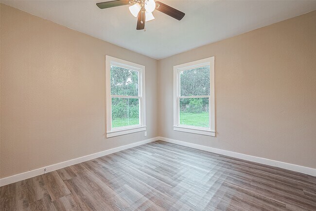 Building Photo - 4 Jennische St