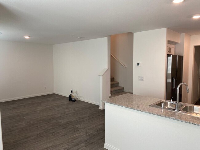 Building Photo - 12285 Glass Desert Rd