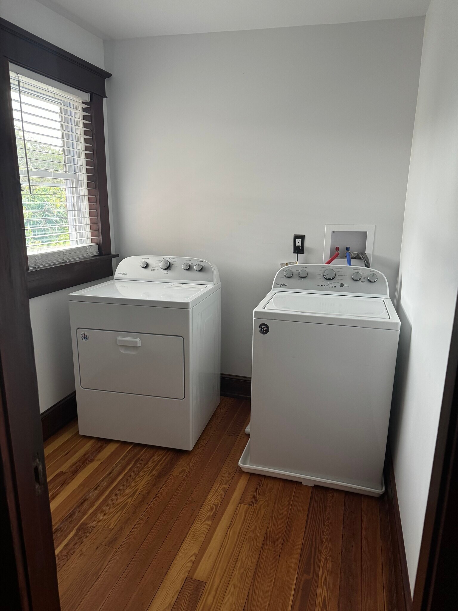 2nd floor laundry - 925 Francis Scott Key Hwy