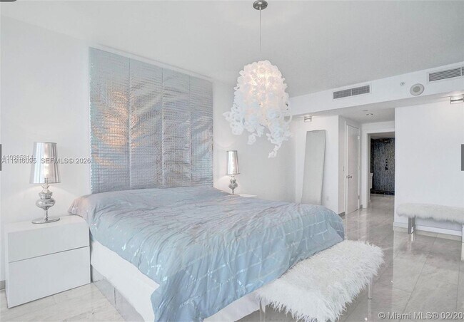 Building Photo - 17001 Collins Ave