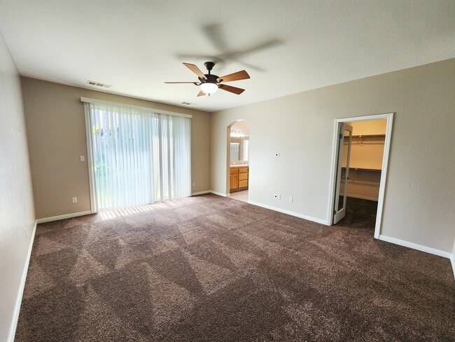Building Photo - 5104 Villa Bella Ln