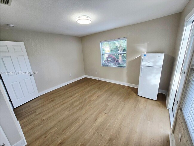 Building Photo - 13340 NE 16th Ave