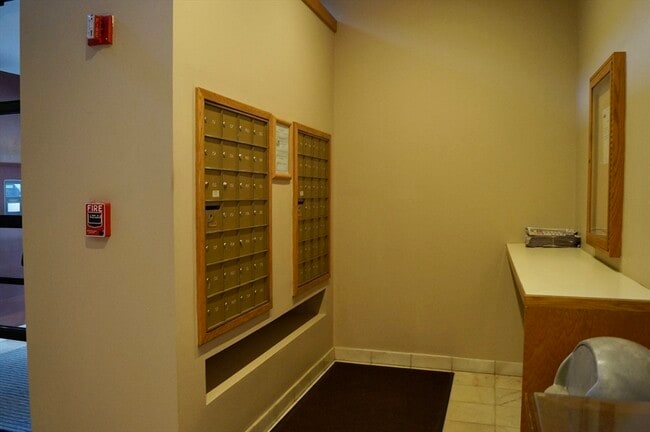 Building Photo - 200 Ledgewood Dr